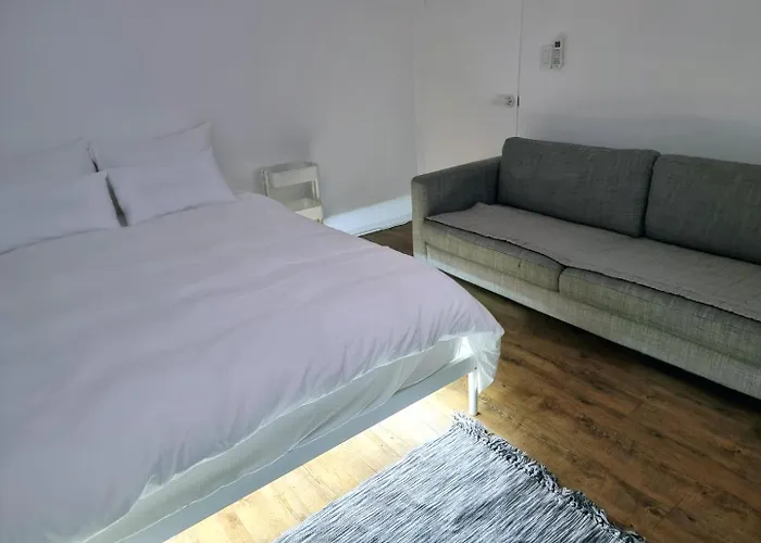 Y202 & B201 Near Hongdae Univ Station Гостевой дом 4*