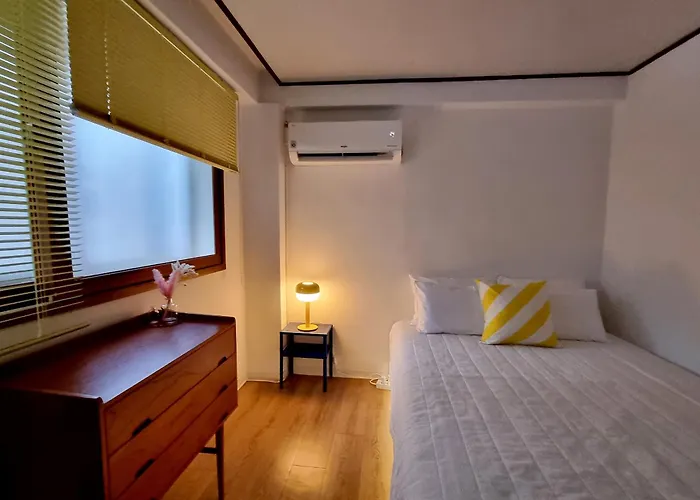 Y202 & B201 Near Hongdae Univ Station 4*