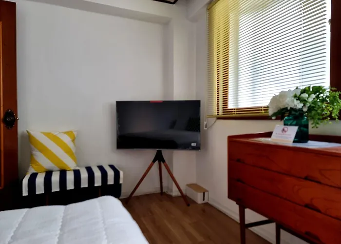 Гостевой дом Y202 & B201 Near Hongdae Univ Station 4*