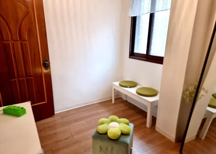 Y202 & B201 Near Hongdae Univ Station 4* Сеул
