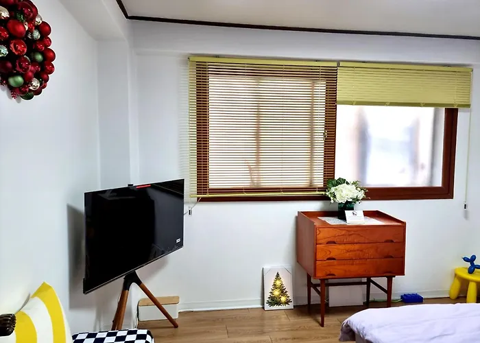 Y202 & B201 Near Hongdae Univ Station